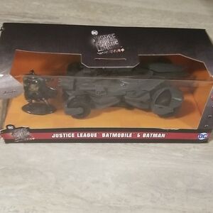 DC Justice League Batmobile & Batman Set - Jada